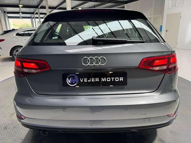 Usado Audi A3 Sportback Design 116 CV (85 kW) 2019 Gris Utilitario