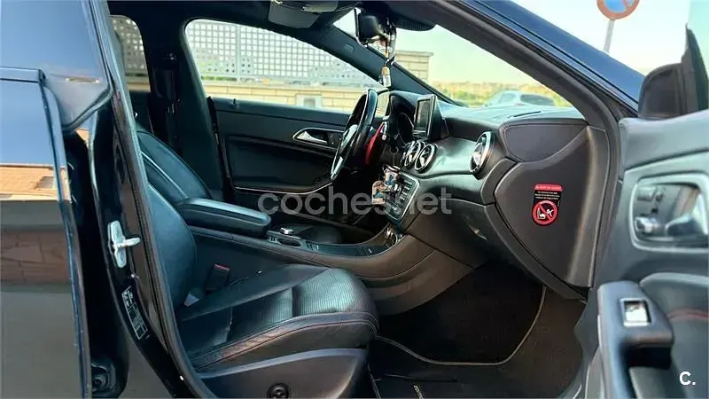 Usado Mercedes CLA220 AMG line 177 CV (130 kW) 2015 Negro Berlina