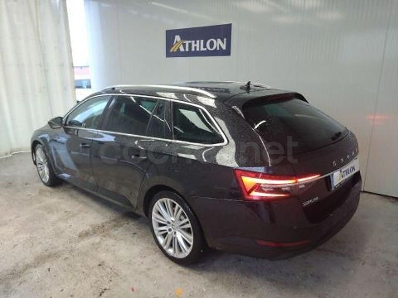 Usado Skoda Superb Style 218 CV (160 kW) 2020 Negro Familiar