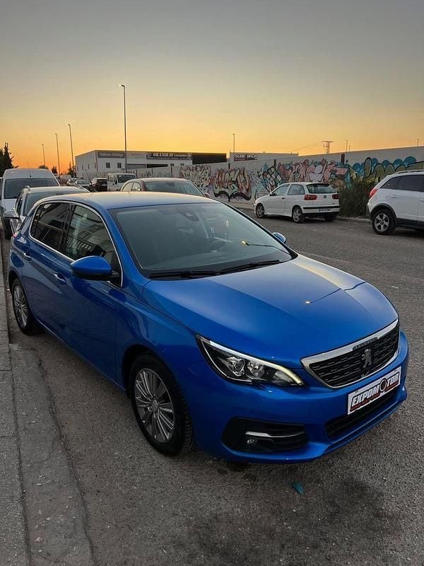 Usado Peugeot 308 Allure 130 CV (95 kW) 2021 Azul Utilitario