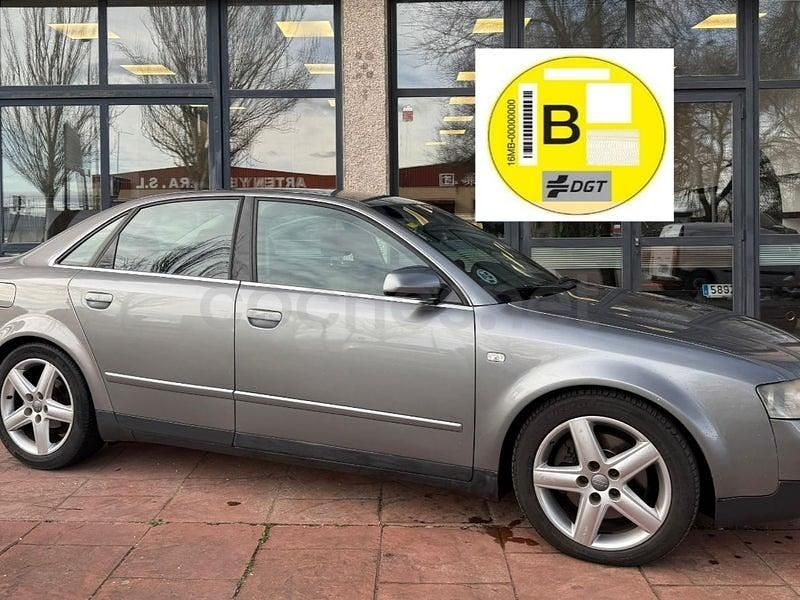 Usado Audi A4 220 CV (161 kW) 2002 Gris / plata Berlina
