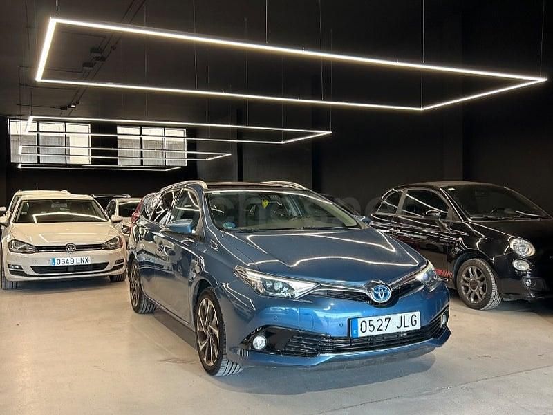 Usado Toyota Auris Hybrid Advance 136 CV (100 kW) 2016 Azul Familiar