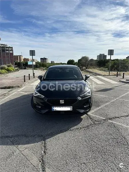 Usado Seat Leon FR 150 CV (110 kW) 2020 Negro Berlina