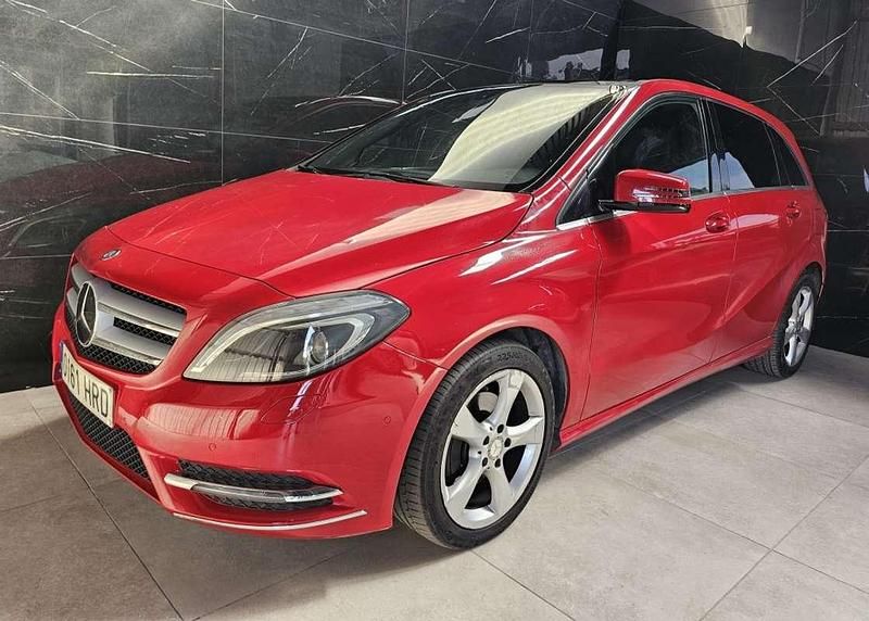 Usado Mercedes B200 156 CV (114 kW) 2013 Rojo Monovolumen