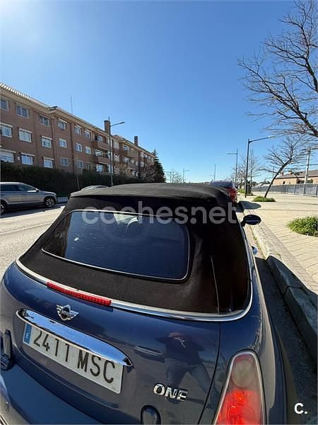 Usado Mini One Cabriolet 90 CV (66 kW) 2006 Azul Descapotable