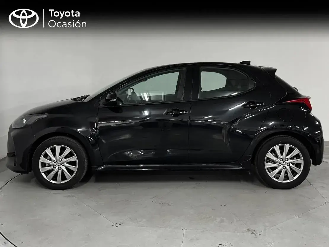 Usado Toyota Yaris Hybrid Active 116 CV (85 kW) 2024 Negro azabache Berlina