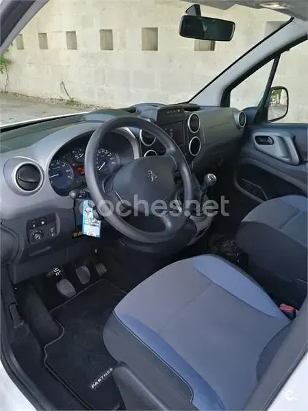 Usado Peugeot Partner Tepee Active 100 CV (73 kW) 2016 Blanco Monovolumen