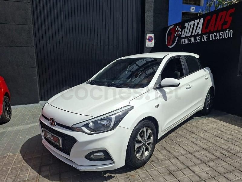 Begagnad Hyundai i20 100 HK (73 kW) 2020 Vit Halvkombi