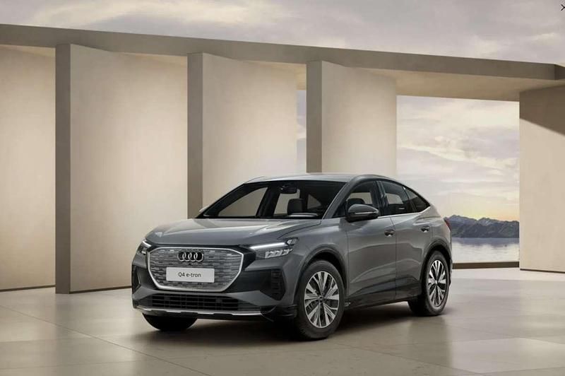 Gris Nuevo 2025 Audi Q4 Sportback e-tron Advanced Plus SUV | 38.476 € (Super precio) - Imagen 1/4