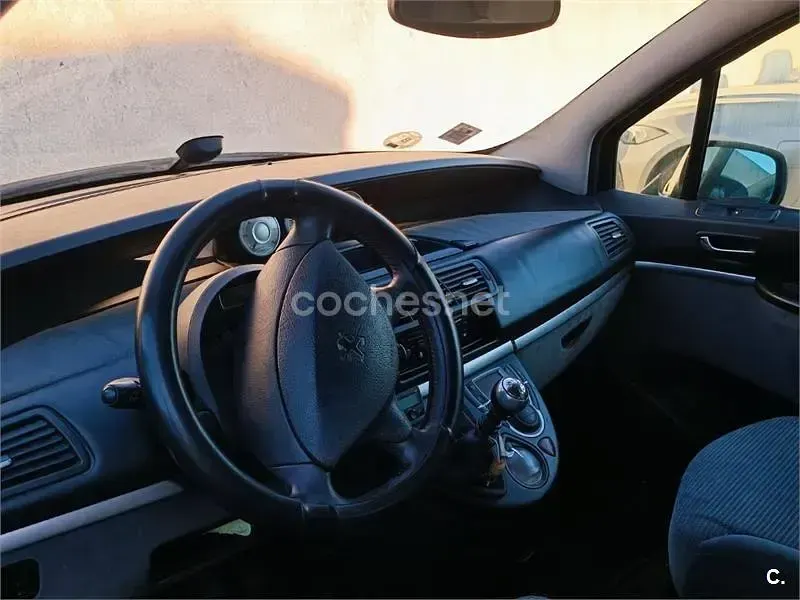 Usado Peugeot 807 136 CV (100 kW) 2009 Verde Monovolumen