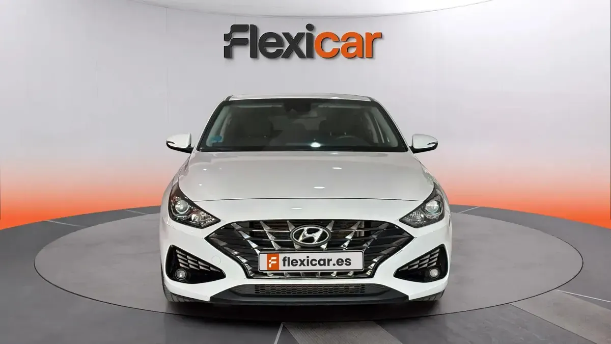 Usado Hyundai i30 120 CV (88 kW) 2022 Blanco Berlina