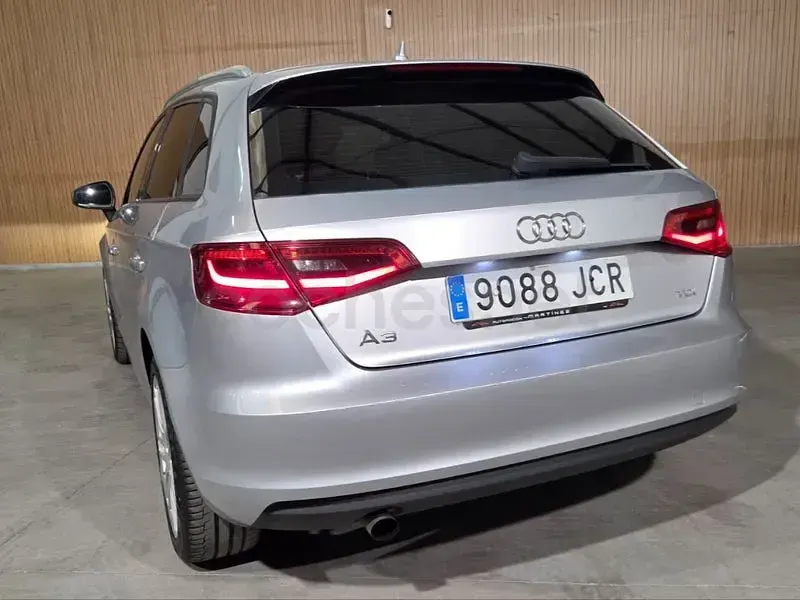 Usado Audi A3 Attraction 110 CV (80 kW) 2015 Gris / plata Berlina