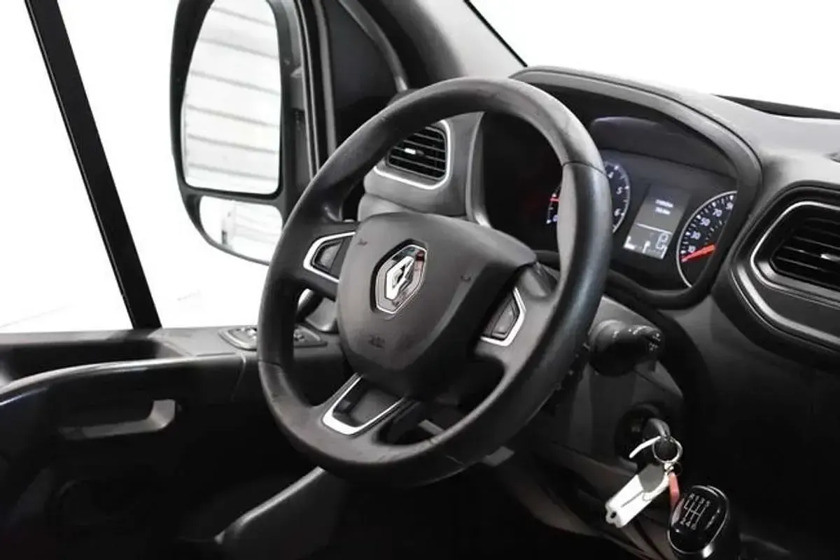 Usado Renault Master 135 CV (99 kW) 2021 Blanco Monovolumen