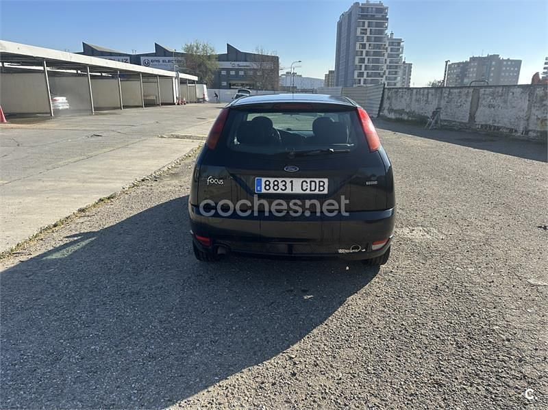 Usado Ford Focus Trend 100 CV (73 kW) 2002 Negro Berlina