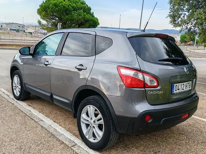 Usado Nissan Qashqai Acenta 110 CV (80 kW) 2013 Gris / plata SUV