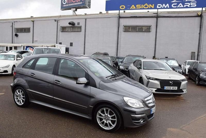 Gris / plata Usado 2009 Mercedes B180 Monovolumen | 7990 € (Precio justo) - Imagen 1/4