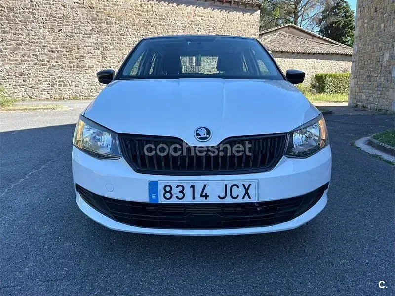 Usado Skoda Fabia Style 90 CV (66 kW) 2015 Blanco Berlina