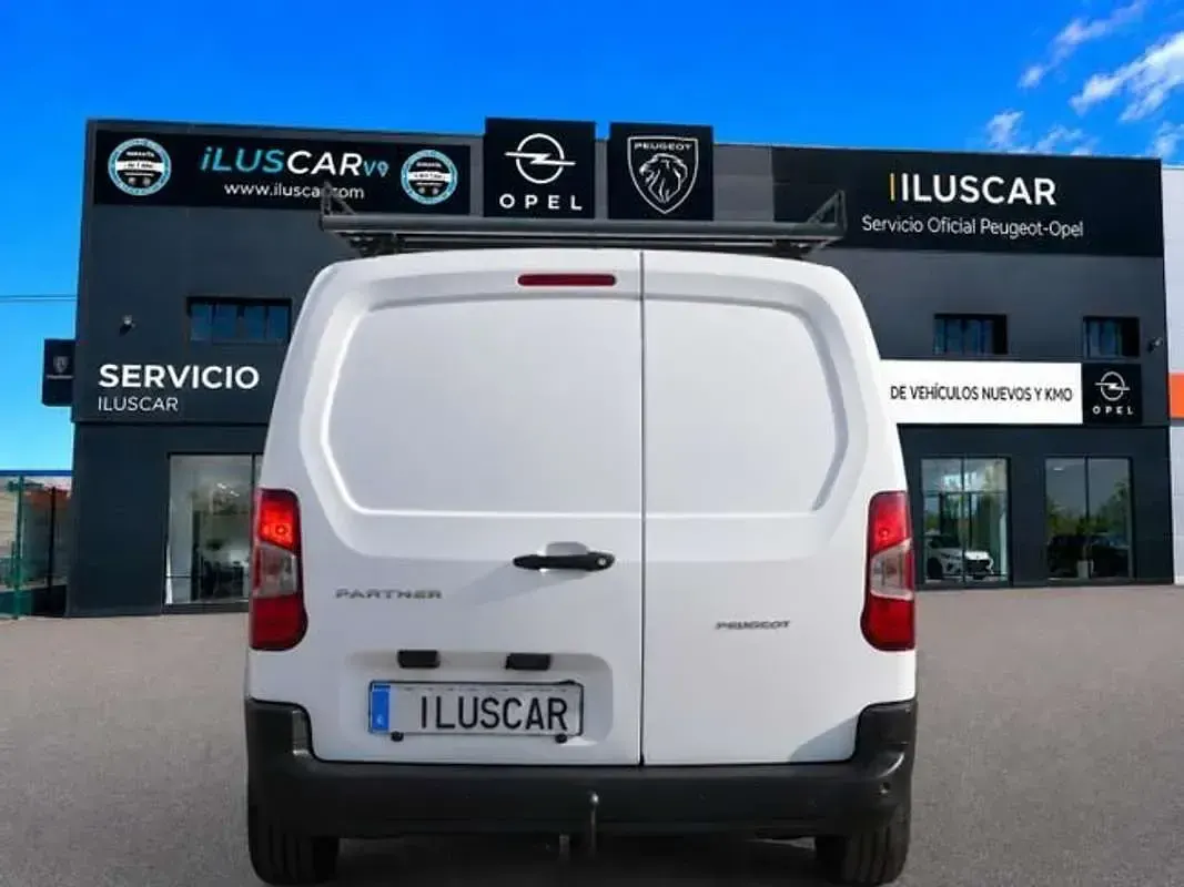 Usado Peugeot Partner 101 CV (74 kW) 2021 Blanco Monovolumen