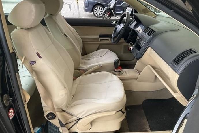 Usado VW Polo Highline 100 CV (73 kW) 2002 Utilitario