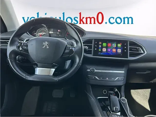 Usado Peugeot 308 Allure 130 CV (95 kW) 2021 Blanco