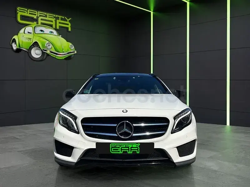 Usado Mercedes GLA220 AMG line 170 CV (125 kW) 2014 Blanco SUV