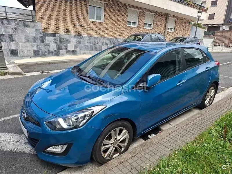 Usado Hyundai i30 110 CV (80 kW) 2012 Azul Berlina