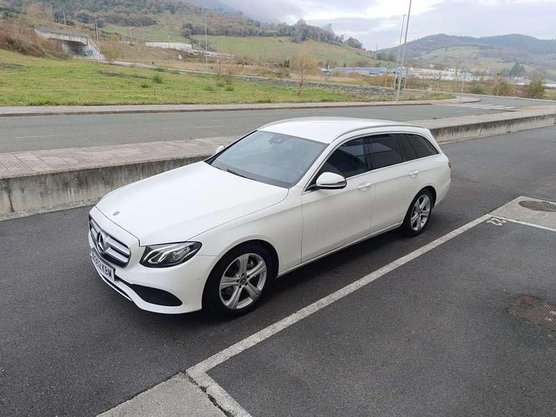 Usado Mercedes E220 194 CV (142 kW) 2017 Blanco Familiar