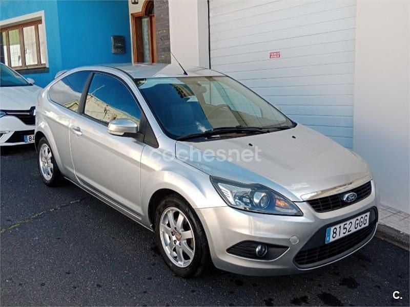 Usado Ford Focus Trend 115 CV (84 kW) 2008 Gris / plata Berlina