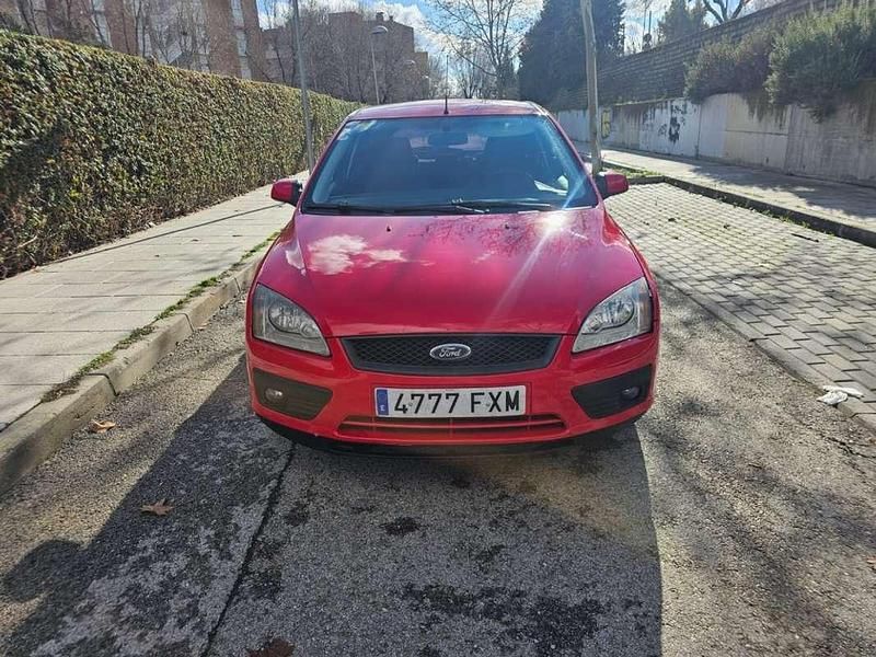 Usado Ford Focus Titanium 109 CV (80 kW) 2007 Rojo Utilitario