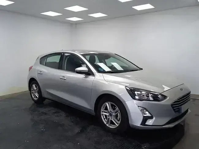 Usado Ford Focus Trend 125 CV (91 kW) 2021 Gris / plata Berlina