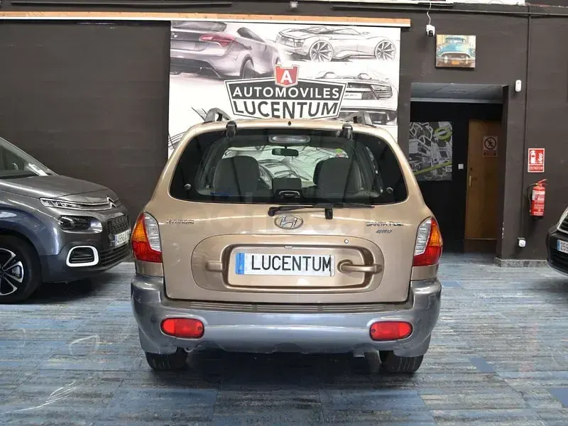 Usado Hyundai Santa Fe GLS 112 CV (82 kW) 2002 Marrón SUV