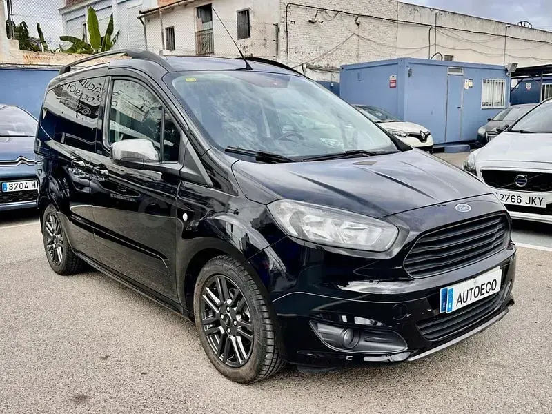 Usado Ford Tourneo Courier Trend 100 CV (73 kW) 2018 Negro Monovolumen