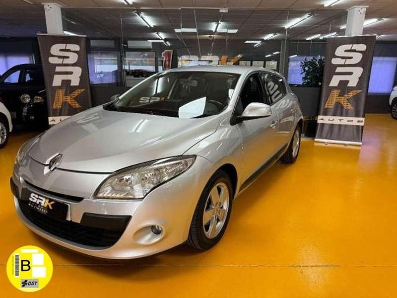 Plateado Usado 2009 Renault Mégane GrandTour Dynamique Familiar | 6750 € (Precio justo) - Imagen 1/4