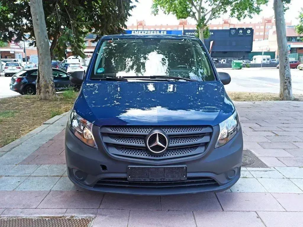 Usado Mercedes Vito 102 CV (75 kW) 2020 Azul Van