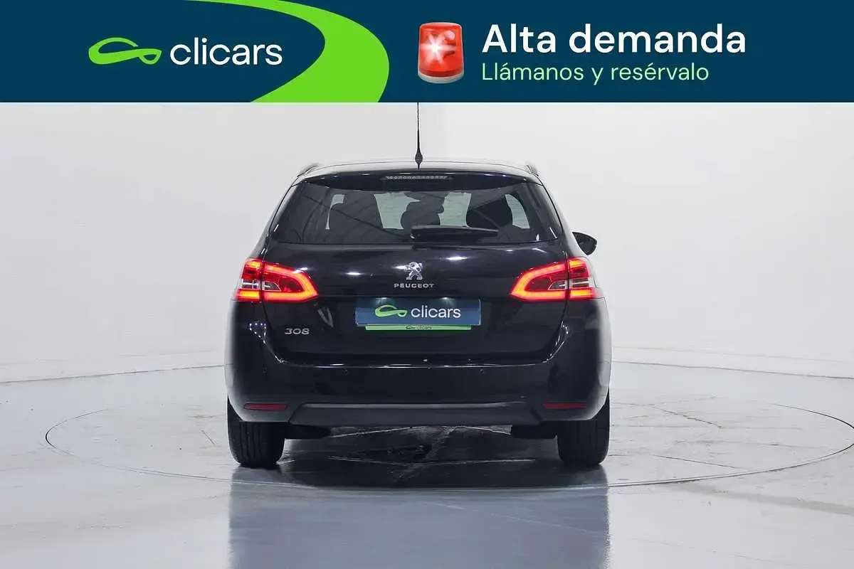 Usado Peugeot 308 SW Style 131 CV (96 kW) 2017 Negro Familiar
