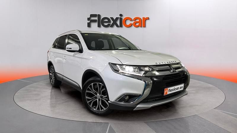 Usado Mitsubishi Outlander P-HEV Motion 224 CV (164 kW) 2021 Blanco SUV