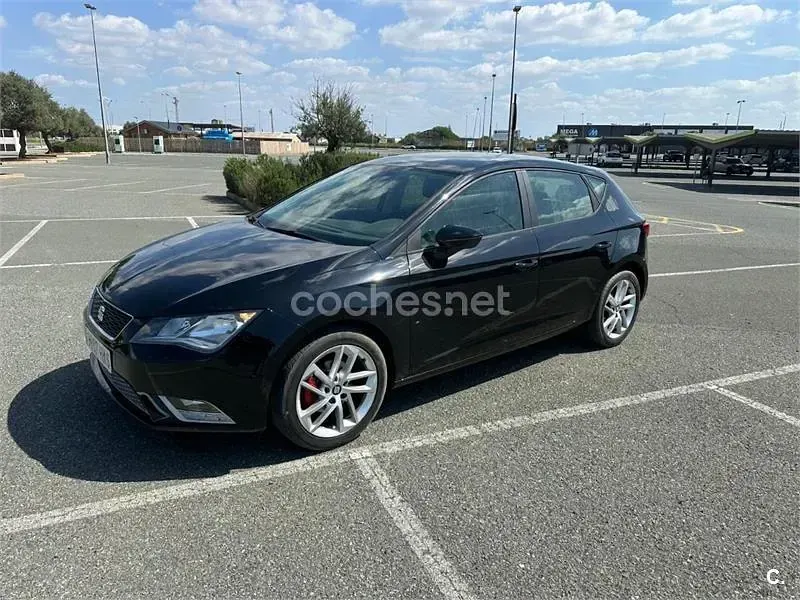 Usado Seat Leon I-Tech 105 CV (77 kW) 2014 Negro Berlina