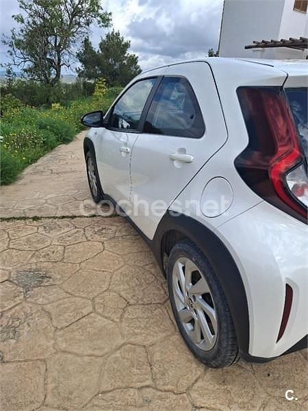 Usado Toyota Aygo X Play 72 CV (52 kW) 2022 Blanco SUV