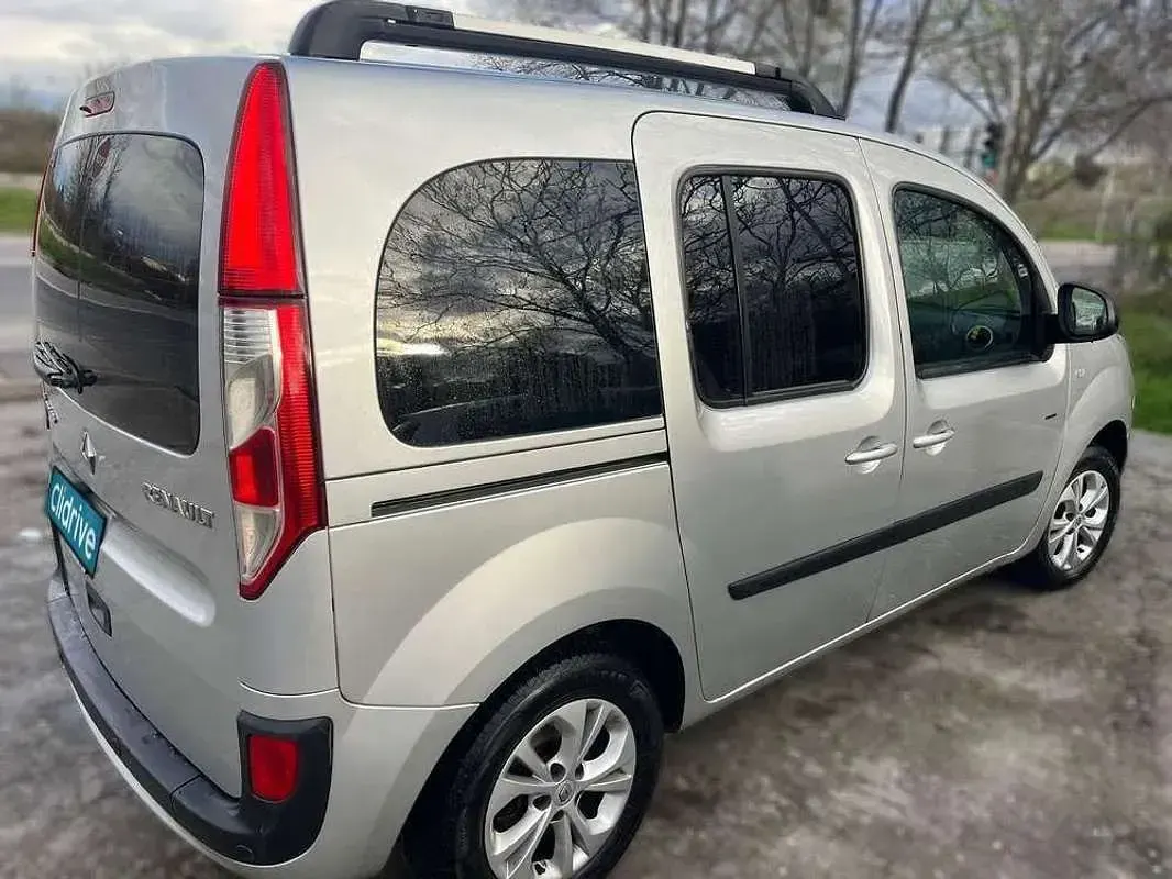 Usado Renault Kangoo SE 110 CV (80 kW) 2017 Gris Monovolumen