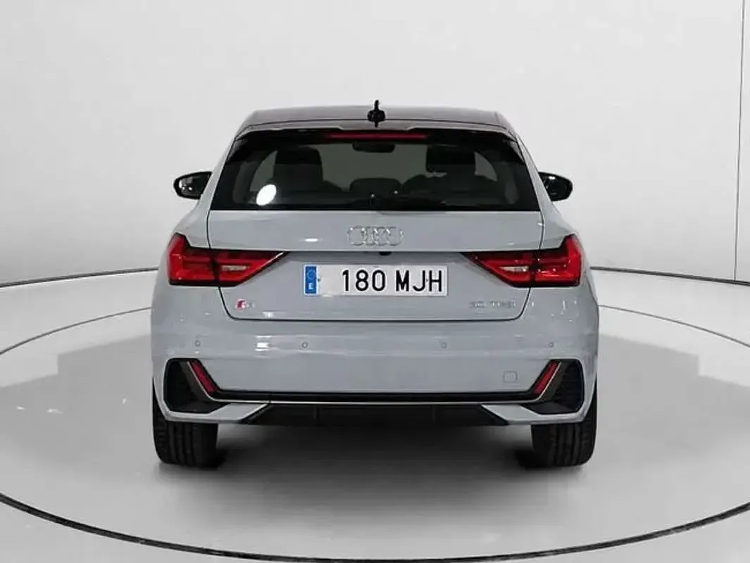 Usado Audi A1 110 CV (80 kW) 2023 Gris SUV