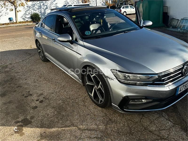 Usado VW Passat R-line 150 CV (110 kW) 2020 Gris / plata Berlina