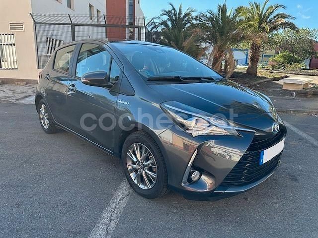 Gris / plata Usado 2018 Toyota Yaris Hybrid Active Berlina | 14.800 € (Precio justo) - Imagen 1/4