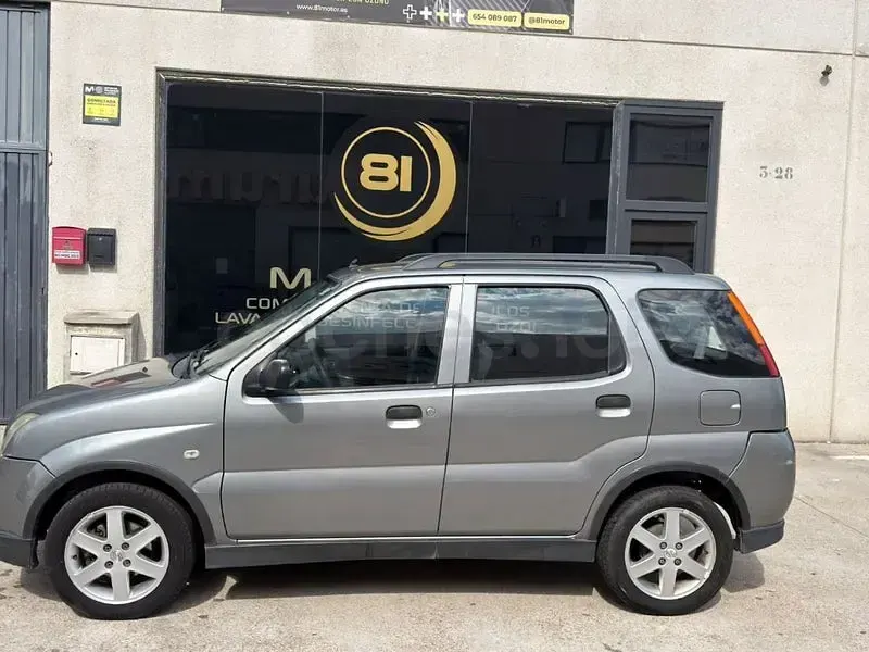 Usado Suzuki Ignis 69 CV (50 kW) 2007 Gris / plata Utilitario