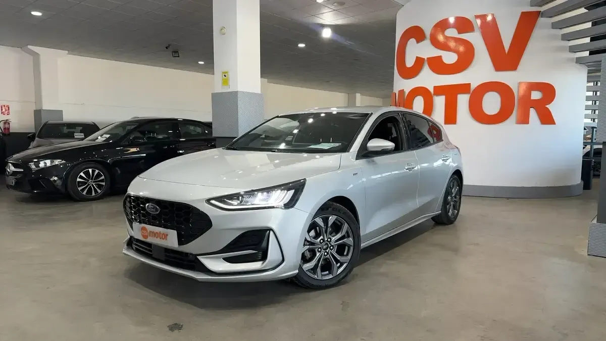 Usado Ford Focus ST-Line 125 CV (91 kW) 2023 Gris Utilitario