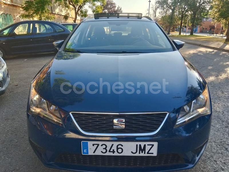 Usado Seat Leon Style 110 CV (80 kW) 2016 Azul Familiar