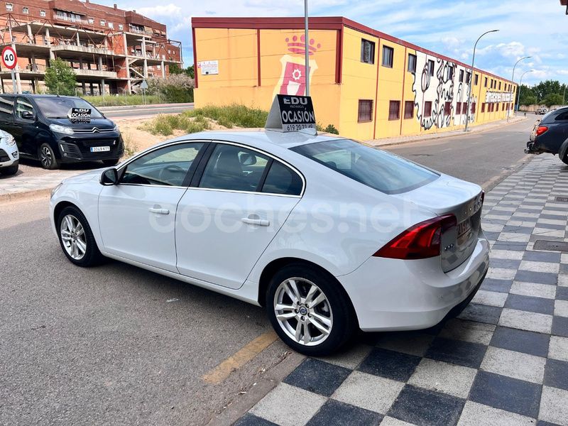 Usado Volvo S60 Momentum 115 CV (84 kW) 2011 Blanco Berlina