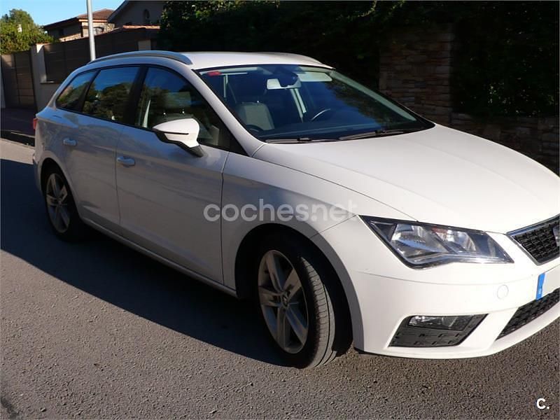 Usado Seat Leon ST Style 110 CV (80 kW) 2017 Blanco Familiar