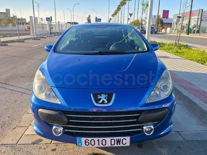 Usado Peugeot 307 CC 110 CV (80 kW) 2006 Azul Descapotable