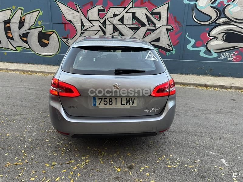 Usado Peugeot 308 SW Allure 130 CV (95 kW) 2021 Gris / plata Familiar