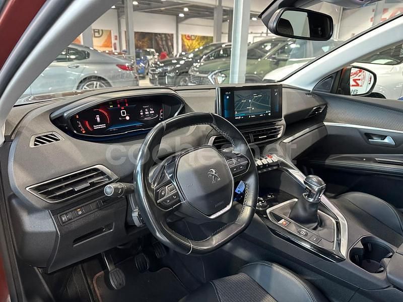 Usado Peugeot 5008 Allure 130 CV (95 kW) 2021 Marrón Monovolumen